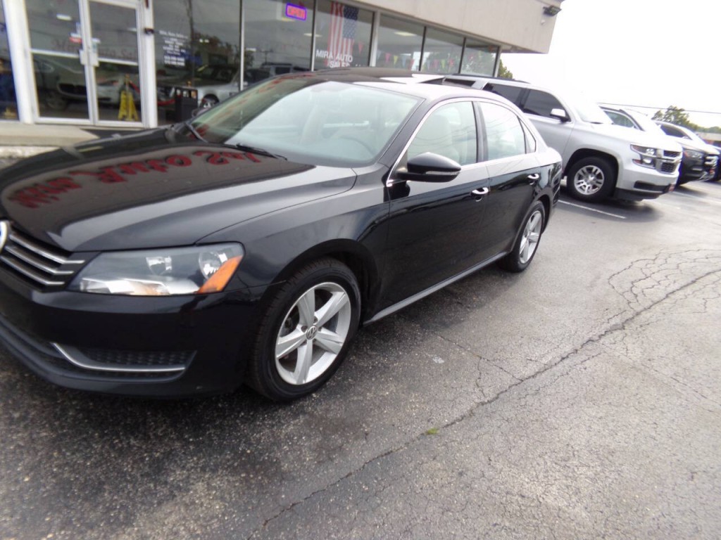 2012 Volkswagen Passat Image 32