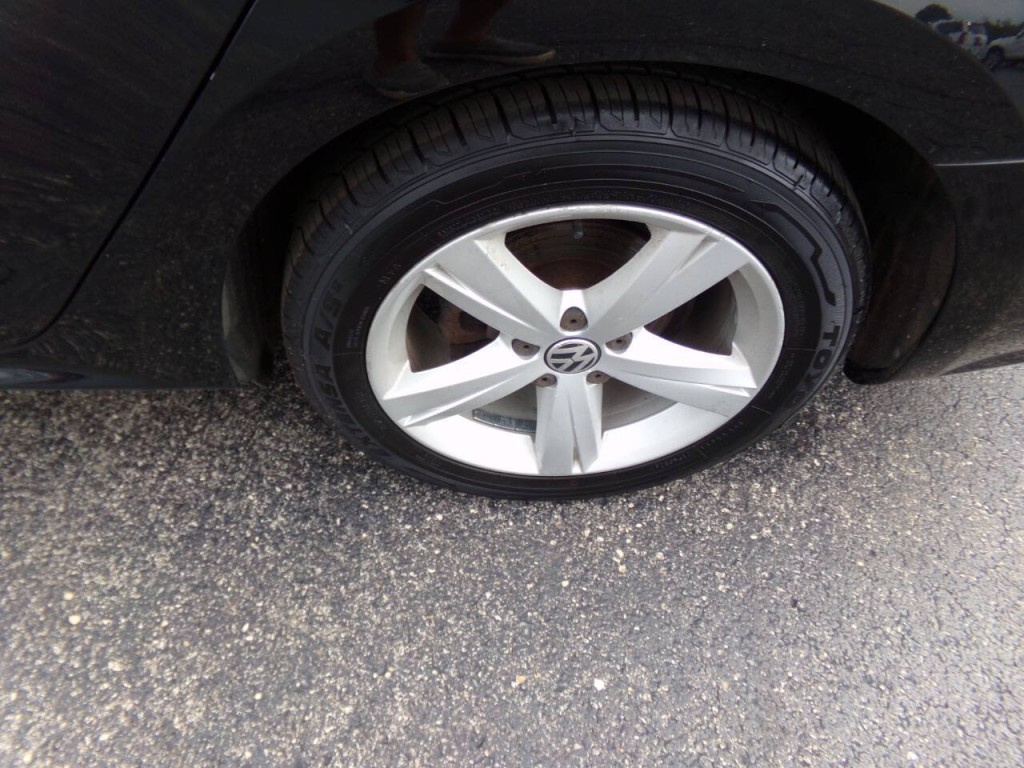 2012 Volkswagen Passat Image 35