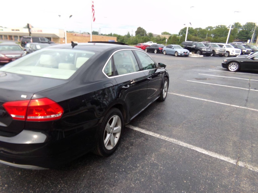 2012 Volkswagen Passat Image 39
