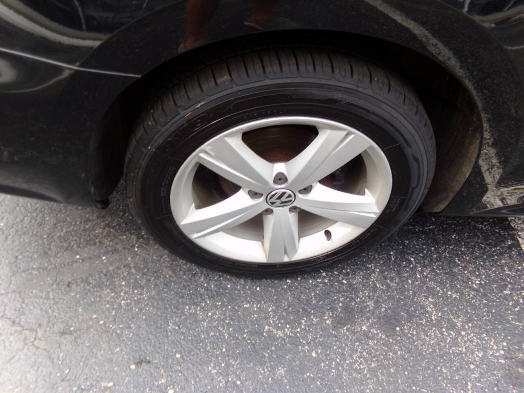 2012 Volkswagen Passat Image 40
