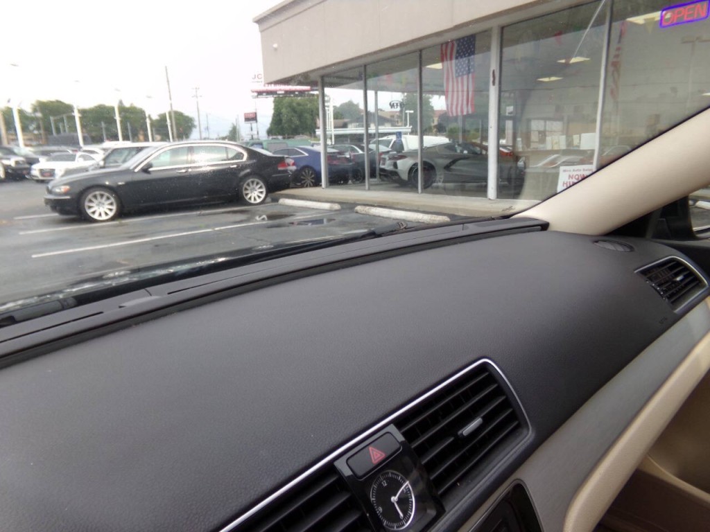 2012 Volkswagen Passat Image 48