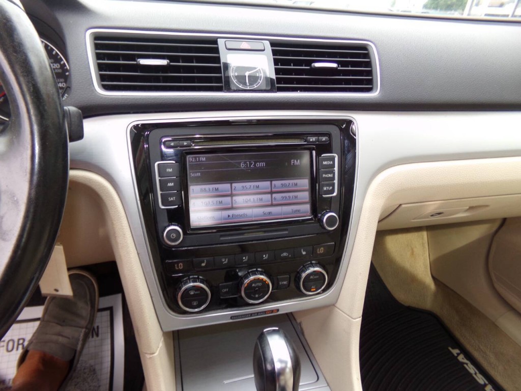 2012 Volkswagen Passat Image 53