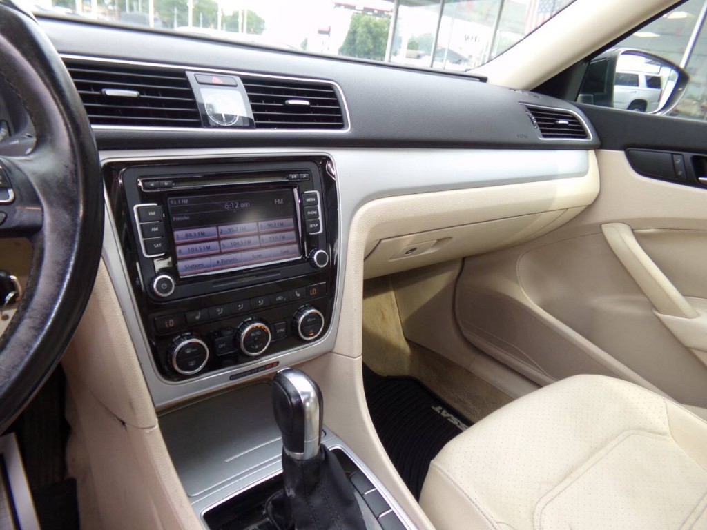 2012 Volkswagen Passat Image 57