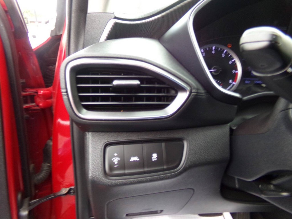 2020 Hyundai Santa Fe Image 18
