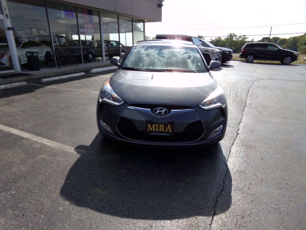 2015 Hyundai Veloster Image 2