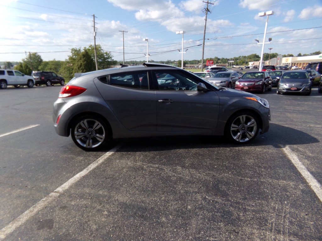 2015 Hyundai Veloster Image 3