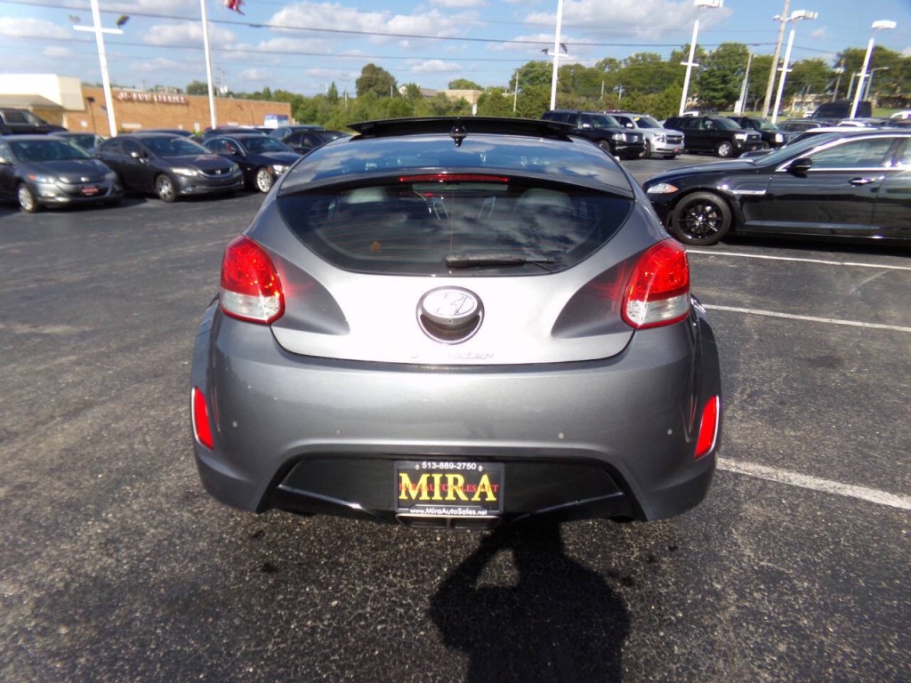 2015 Hyundai Veloster Image 4