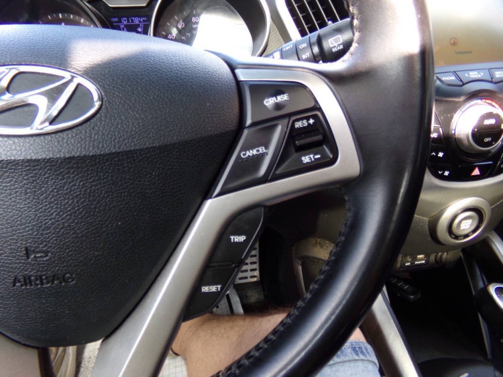 2015 Hyundai Veloster Image 11