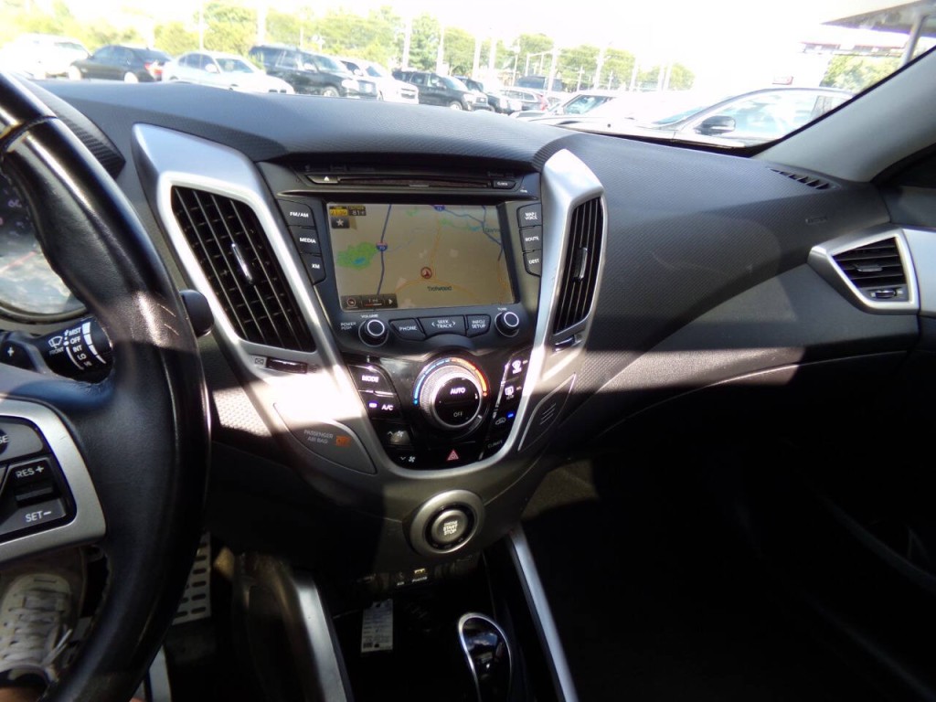 2015 Hyundai Veloster Image 14