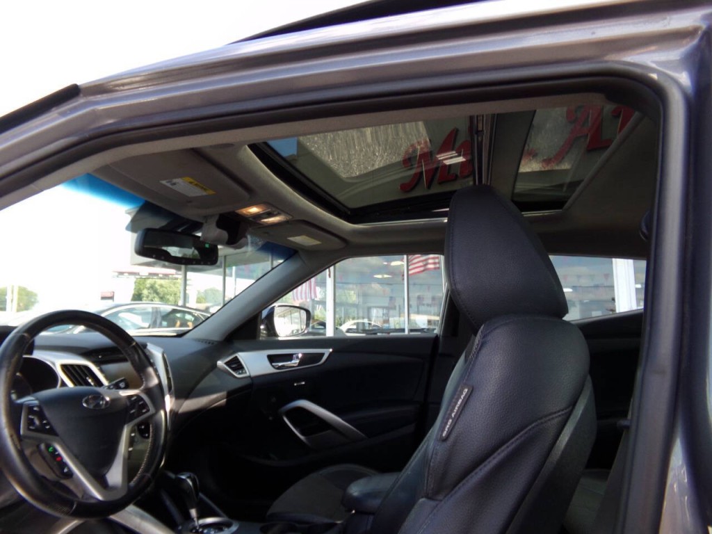2015 Hyundai Veloster Image 20