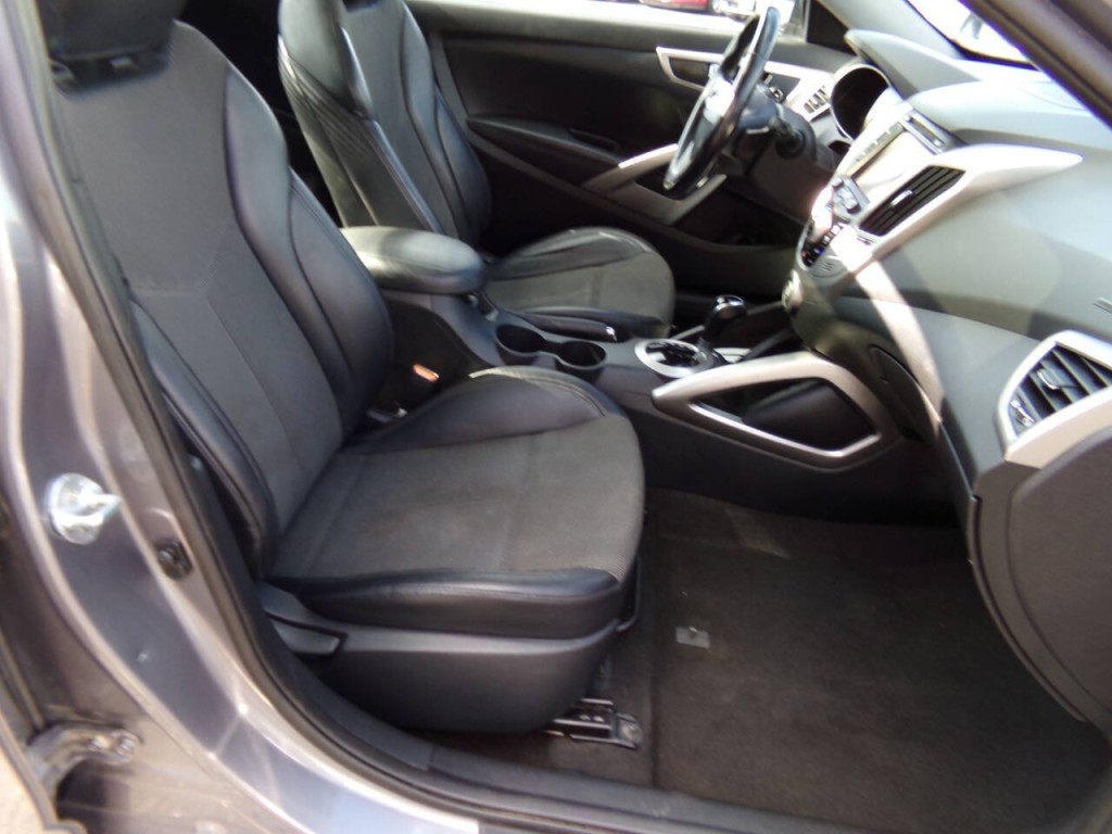 2015 Hyundai Veloster Image 21