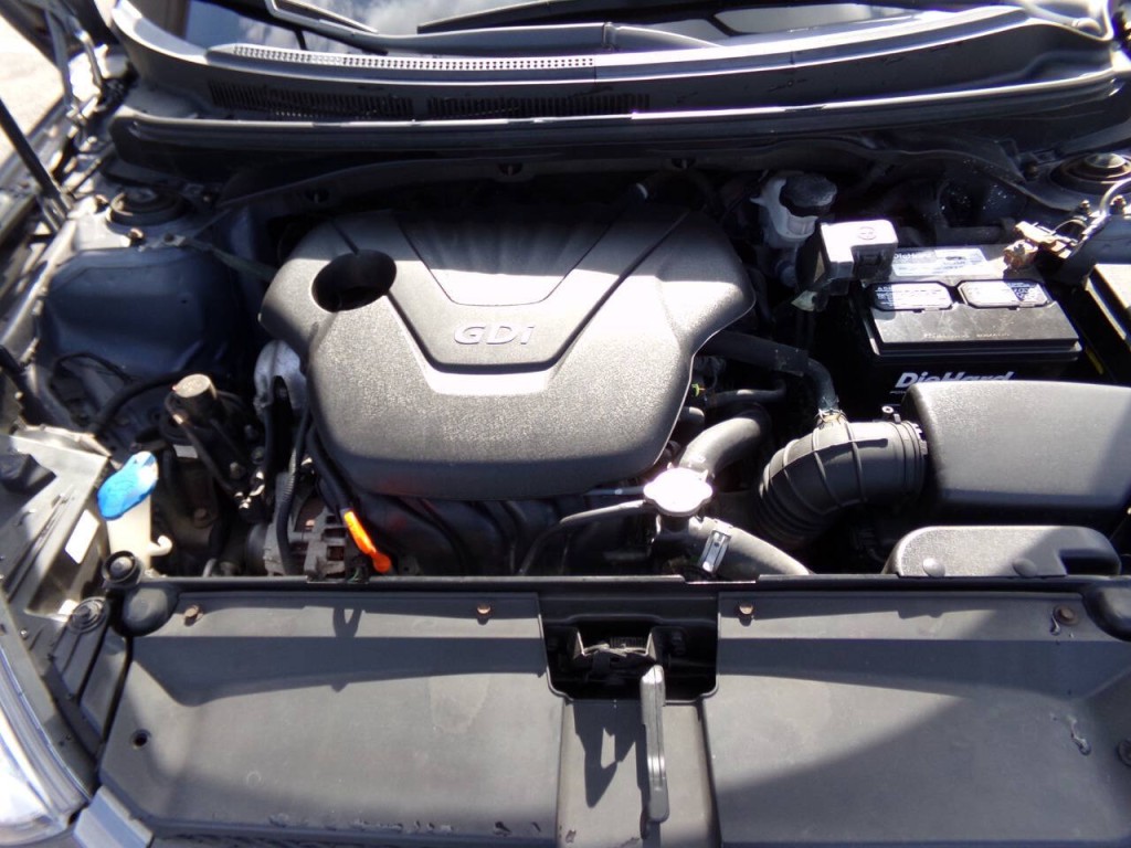 2015 Hyundai Veloster Image 30
