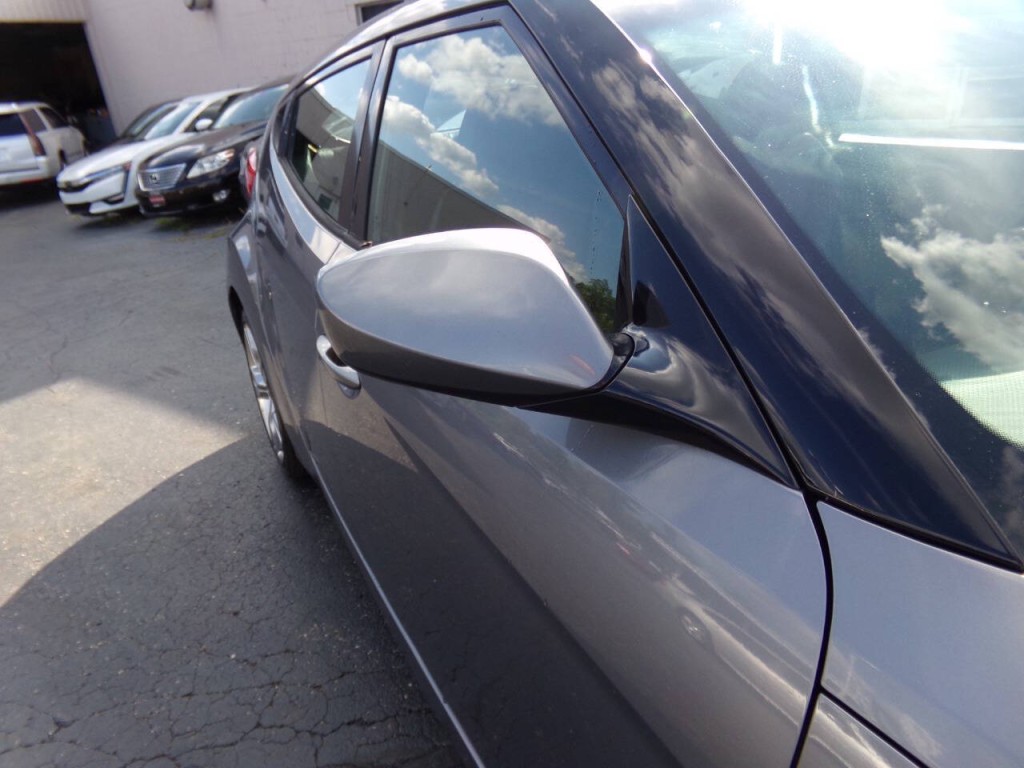 2015 Hyundai Veloster Image 36