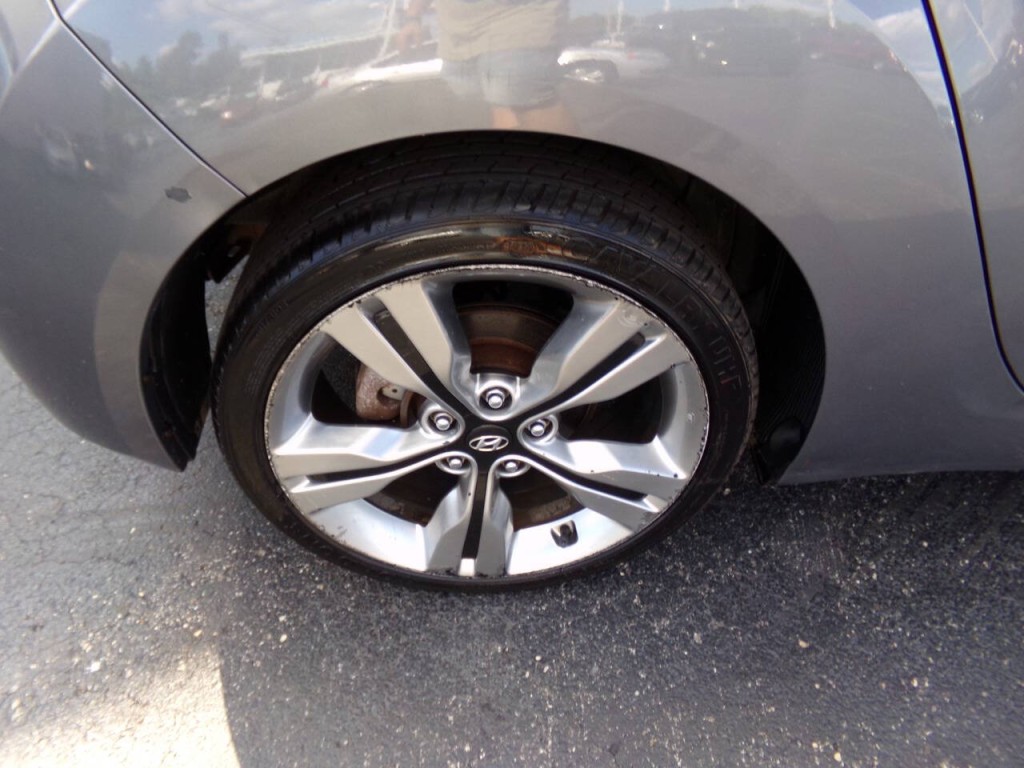 2015 Hyundai Veloster Image 38