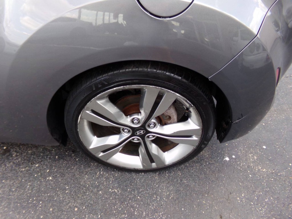 2015 Hyundai Veloster Image 39