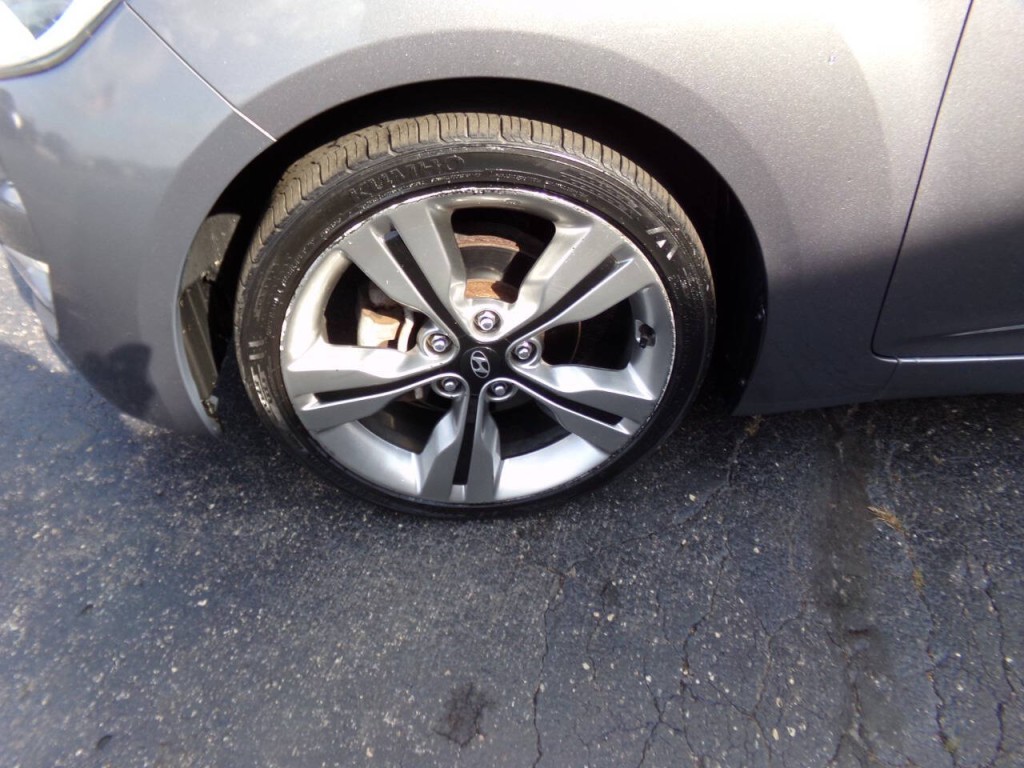 2015 Hyundai Veloster Image 40