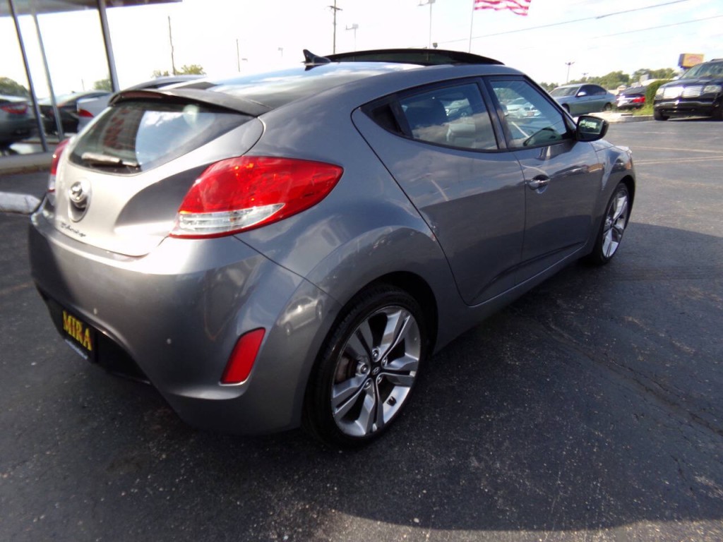 2015 Hyundai Veloster Image 44