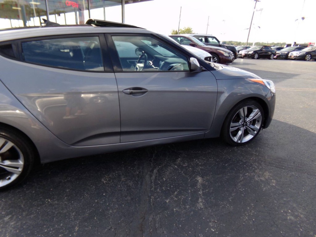 2015 Hyundai Veloster Image 45
