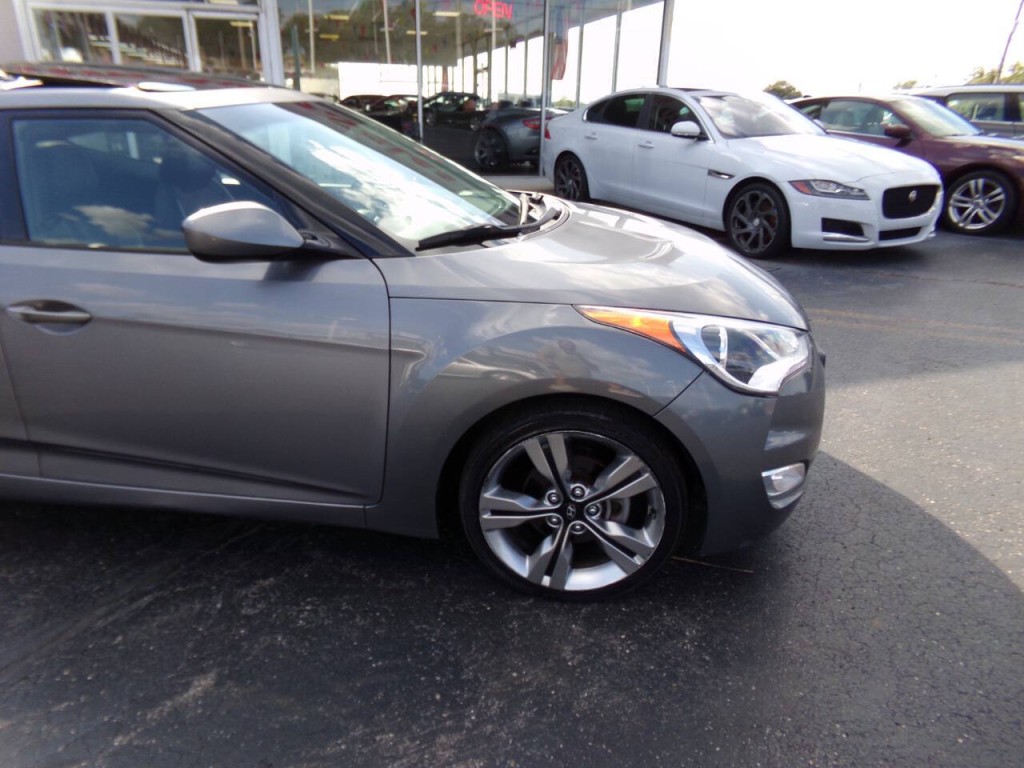 2015 Hyundai Veloster Image 46