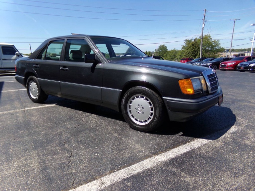 1990 Mercedes-Benz 300-Class Image 4