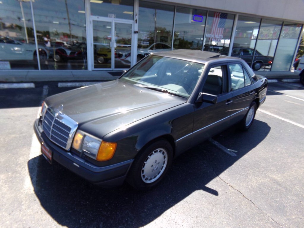 1990 Mercedes-Benz 300-Class Image 6