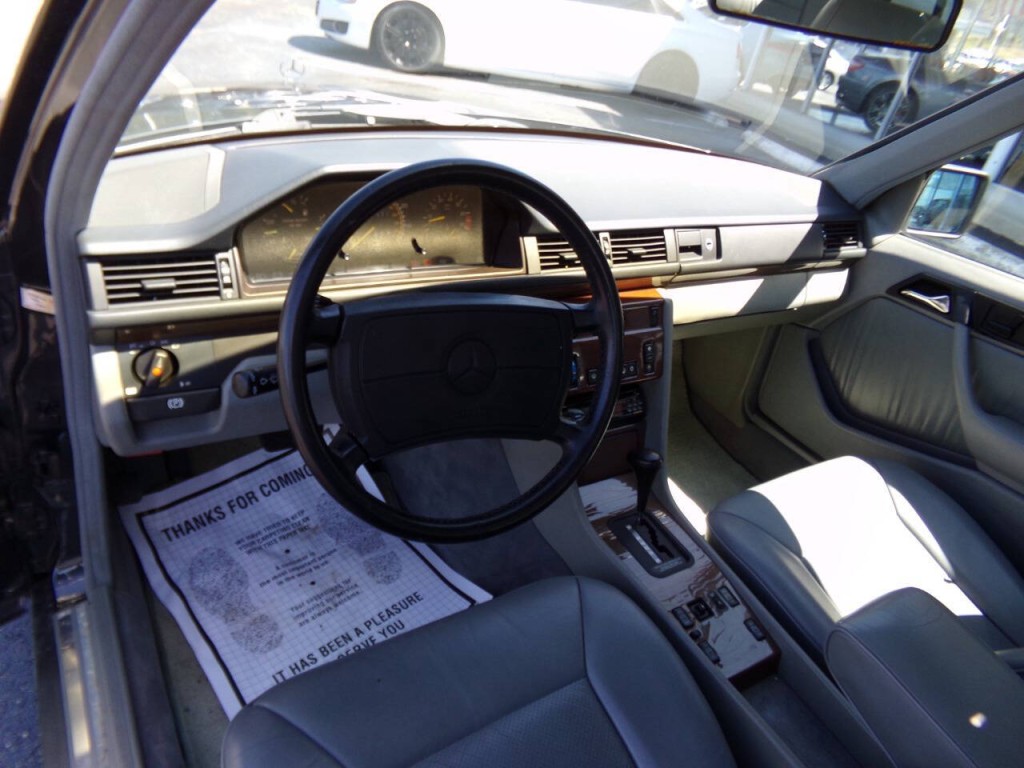 1990 Mercedes-Benz 300-Class Image 7