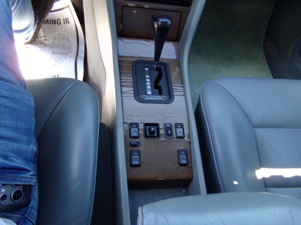 1990 Mercedes-Benz 300-Class Image 15