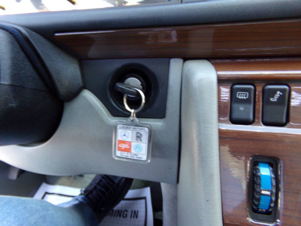 1990 Mercedes-Benz 300-Class Image 20