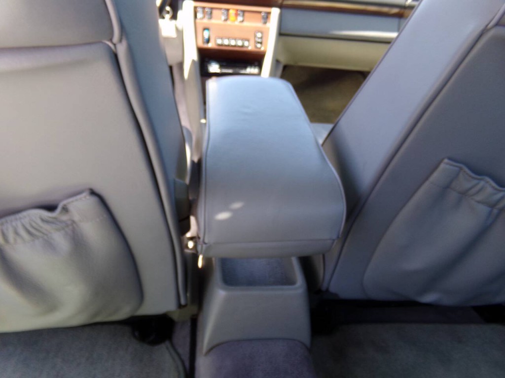 1990 Mercedes-Benz 300-Class Image 24