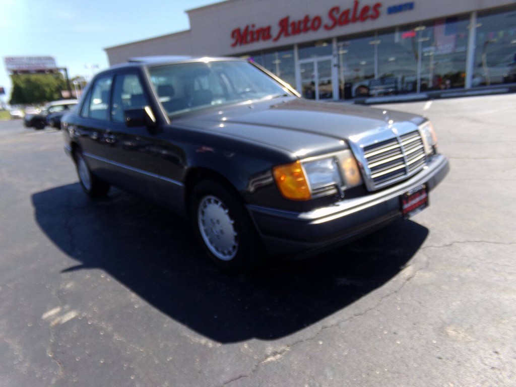 1990 Mercedes-Benz 300-Class Image 34