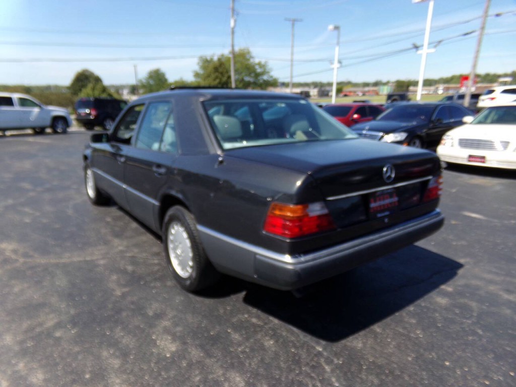 1990 Mercedes-Benz 300-Class Image 37