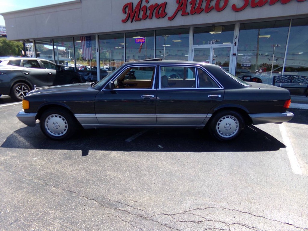 1986 Mercedes-Benz 420-Class Image 2