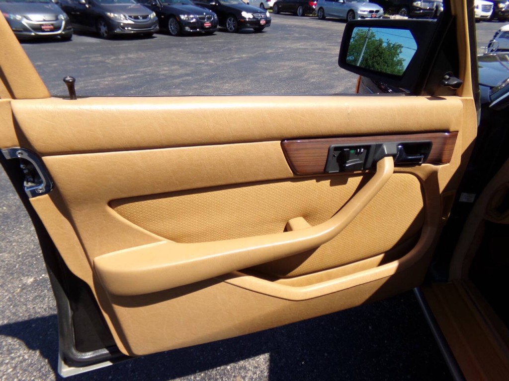 1986 Mercedes-Benz 420-Class Image 10