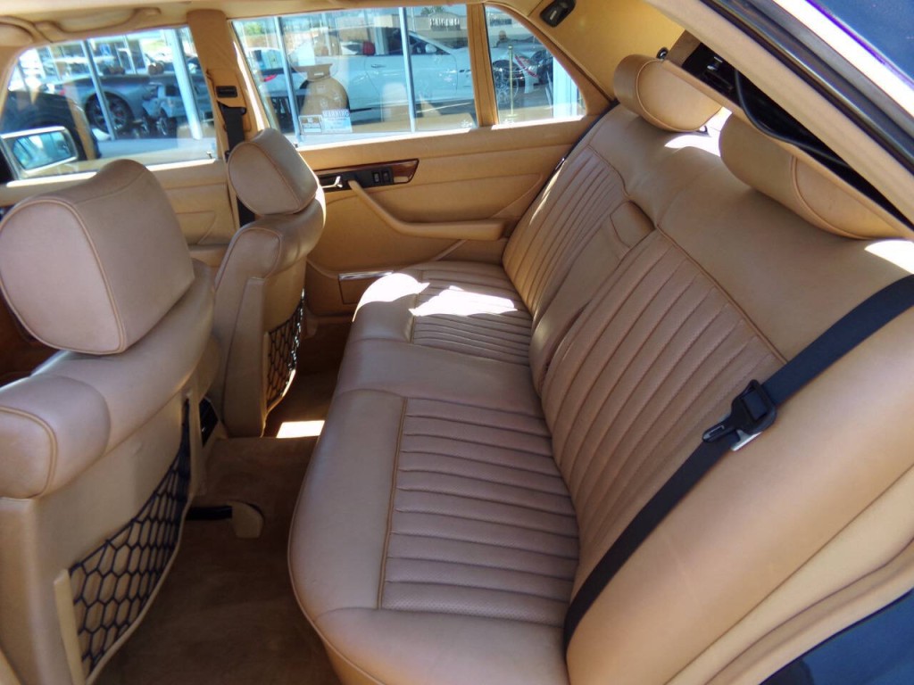 1986 Mercedes-Benz 420-Class Image 11