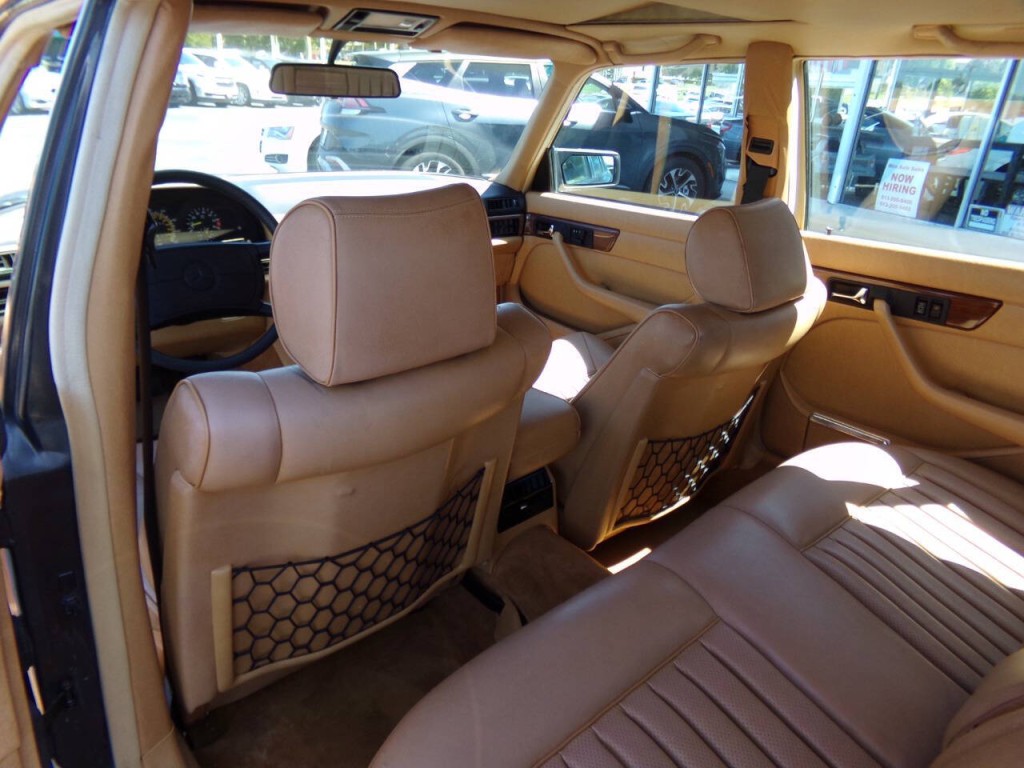 1986 Mercedes-Benz 420-Class Image 12