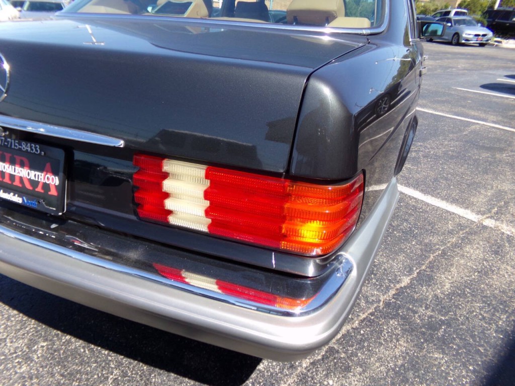1986 Mercedes-Benz 420-Class Image 19