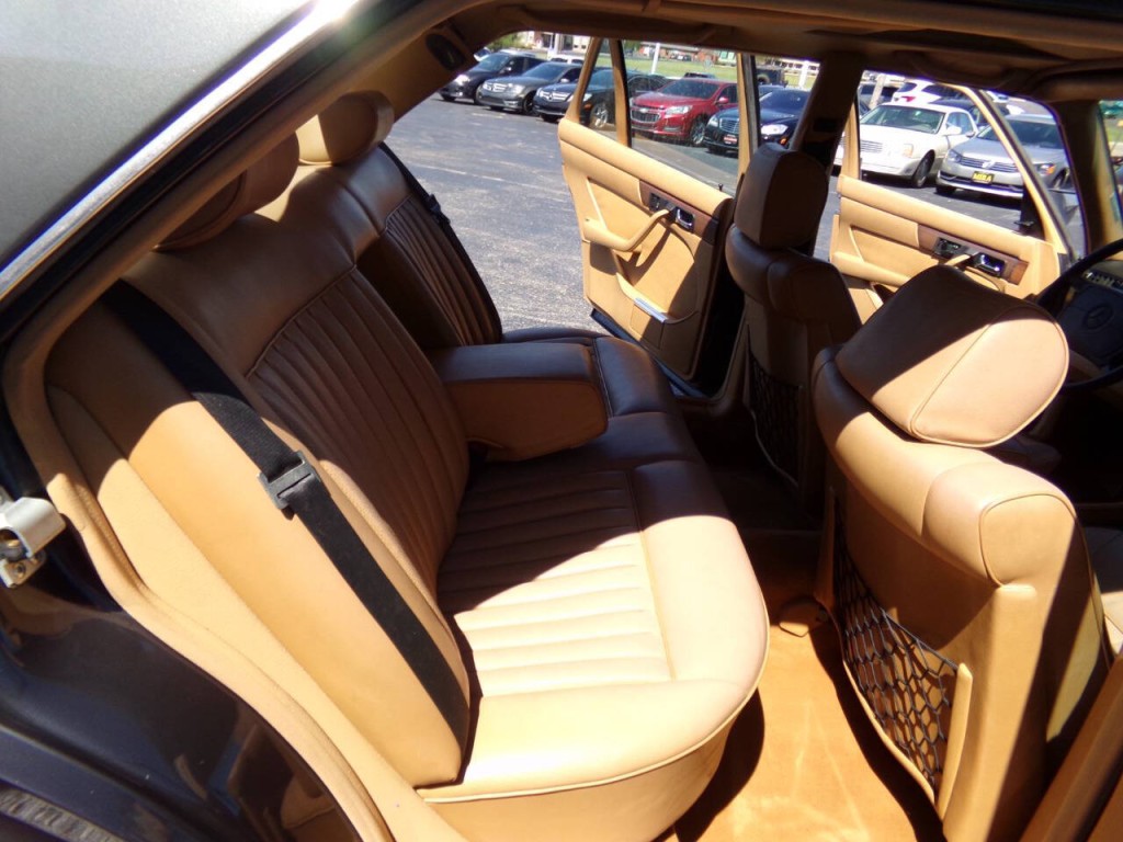 1986 Mercedes-Benz 420-Class Image 22