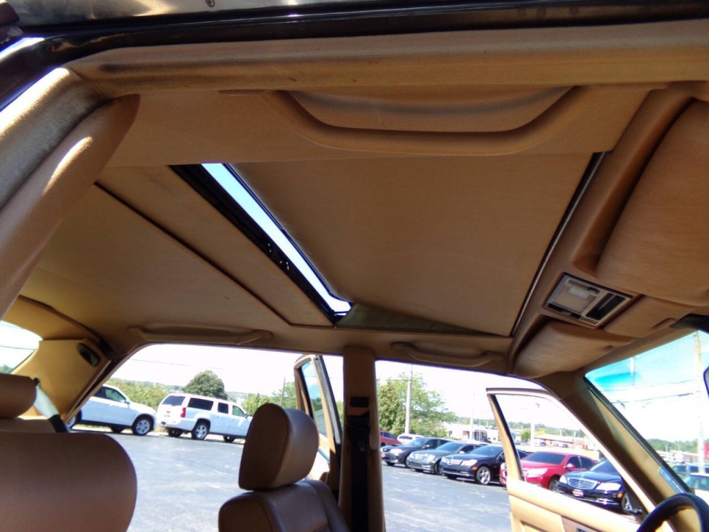 1986 Mercedes-Benz 420-Class Image 33
