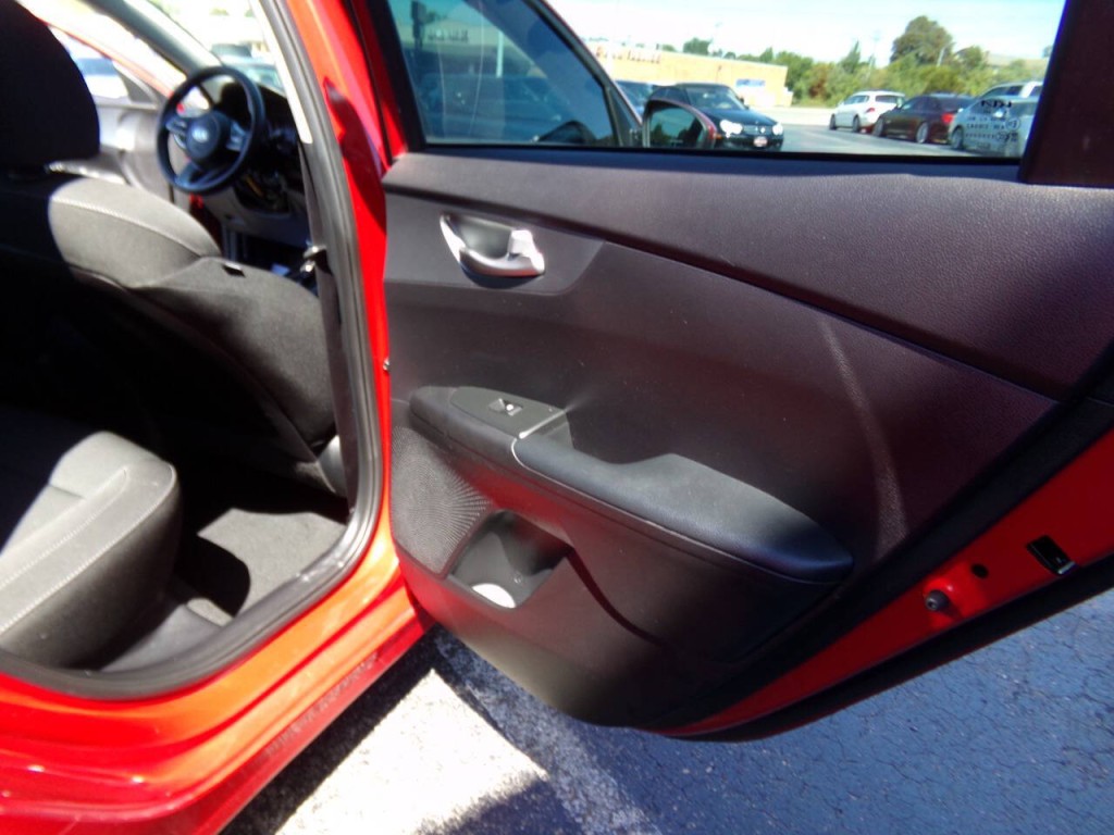 2021 Kia Forte Image 32