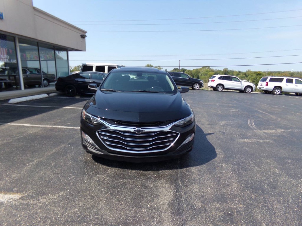 2021 Chevrolet Malibu Image 3
