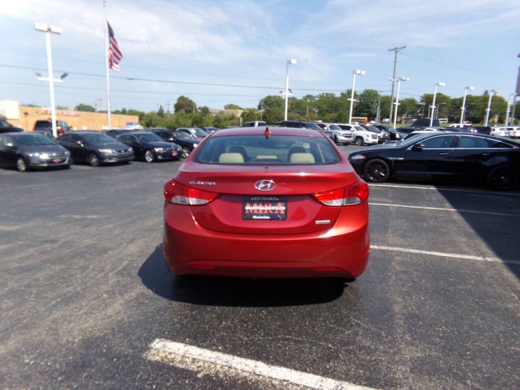 2013 Hyundai Elantra Image 7