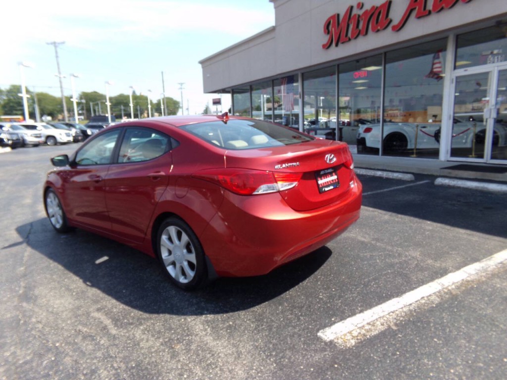 2013 Hyundai Elantra Image 8