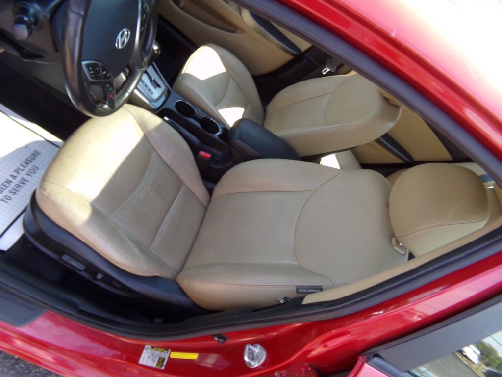 2013 Hyundai Elantra Image 11
