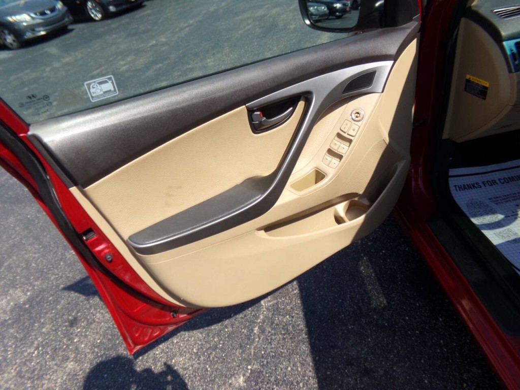 2013 Hyundai Elantra Image 12