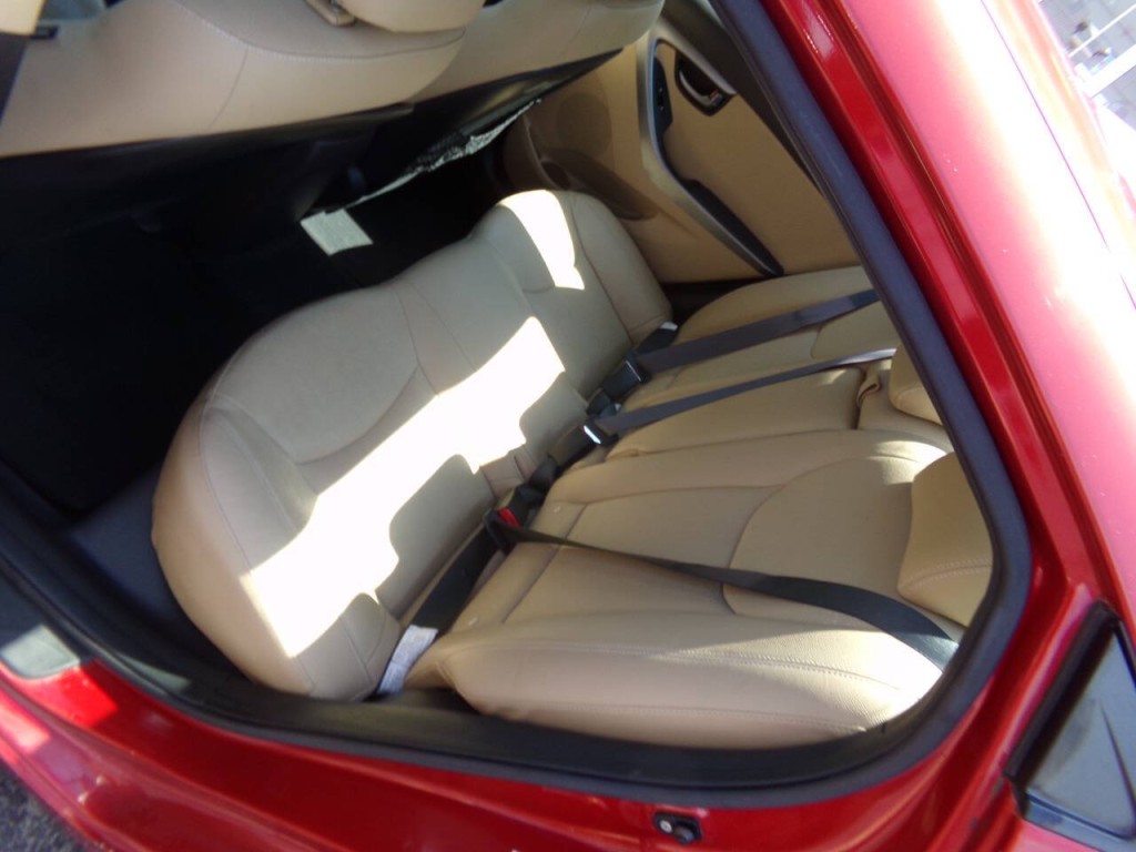 2013 Hyundai Elantra Image 14