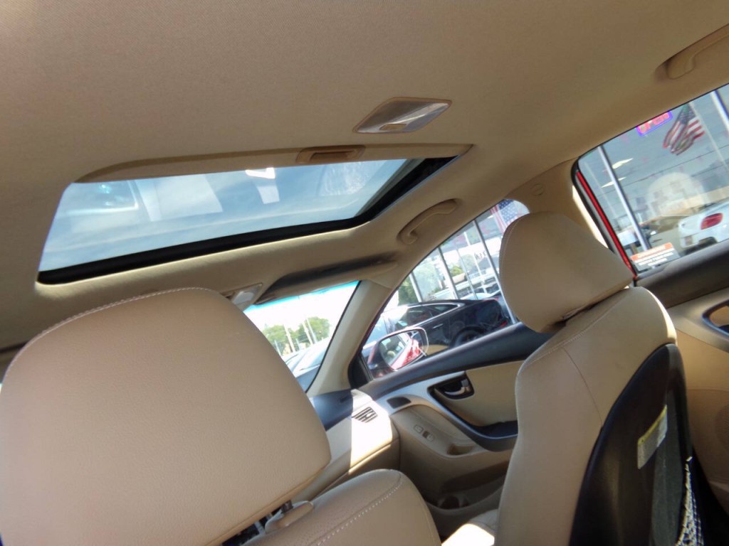 2013 Hyundai Elantra Image 16