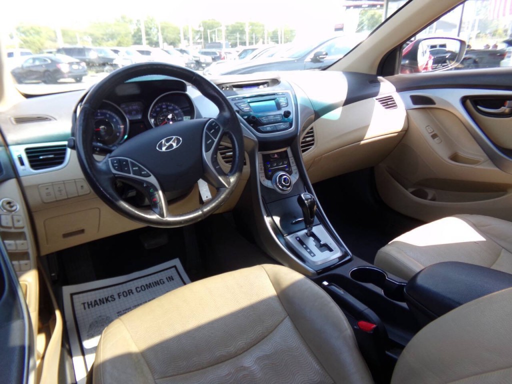 2013 Hyundai Elantra Image 17