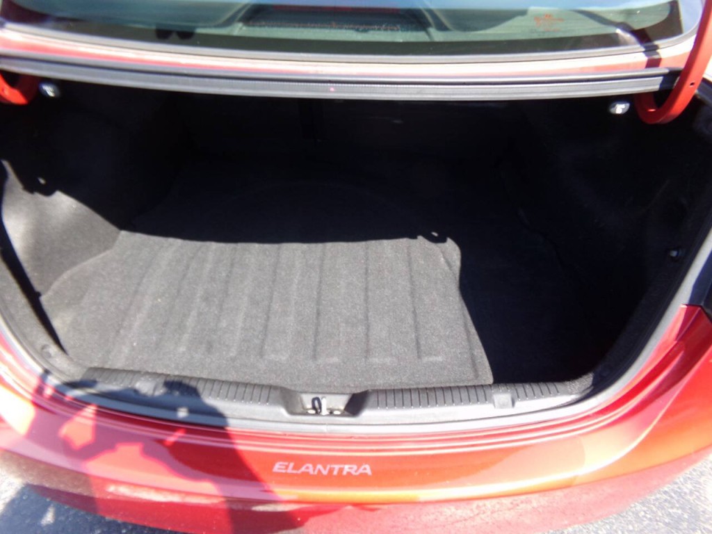 2013 Hyundai Elantra Image 19