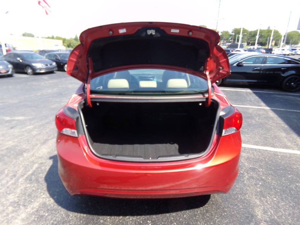 2013 Hyundai Elantra Image 20