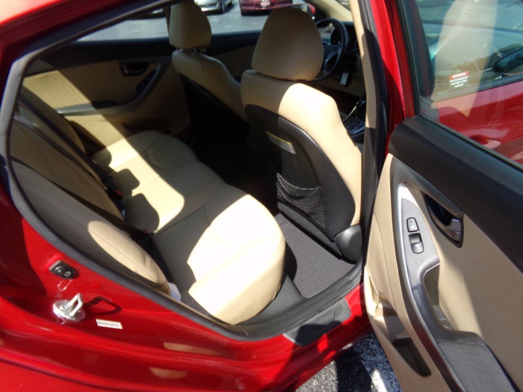 2013 Hyundai Elantra Image 21